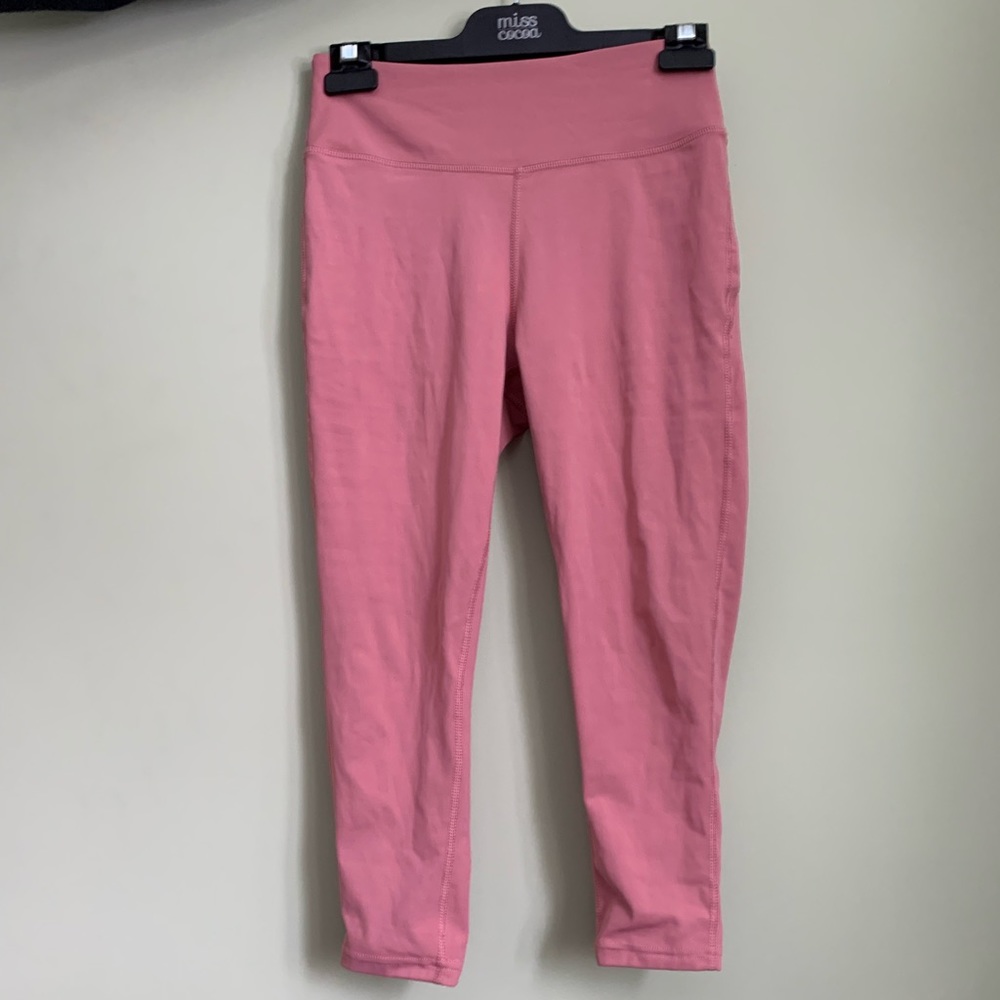 Pink cropped workout leggings